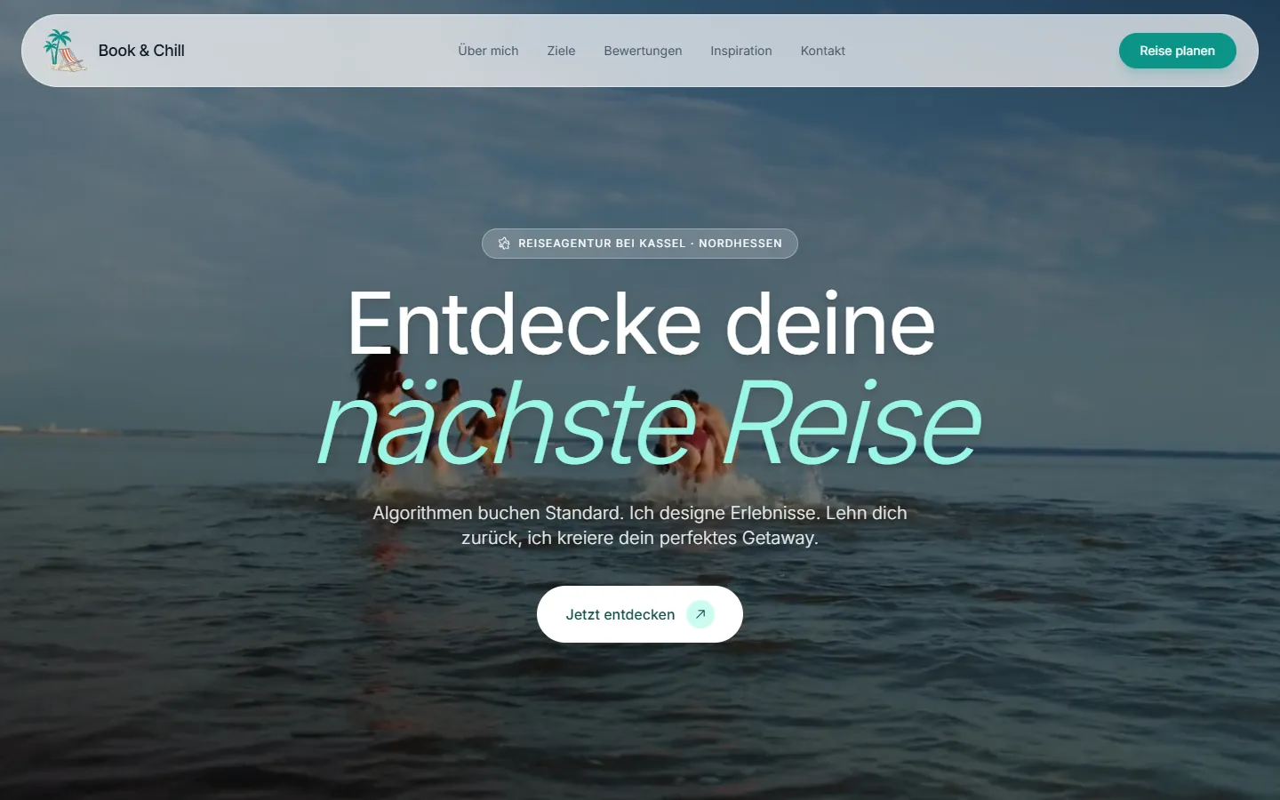 Startseite von bookandchill-reisen.de auf dem Desktop